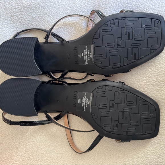 NEW IN BOX!!! Unisa Miku Strappy Sandal - Picture 3 of 5